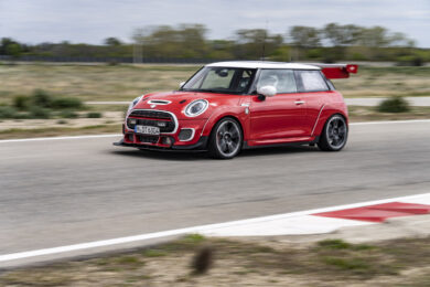 MINI John Cooper Works, pronta per la  mitica 24 ore del  Nürburgring