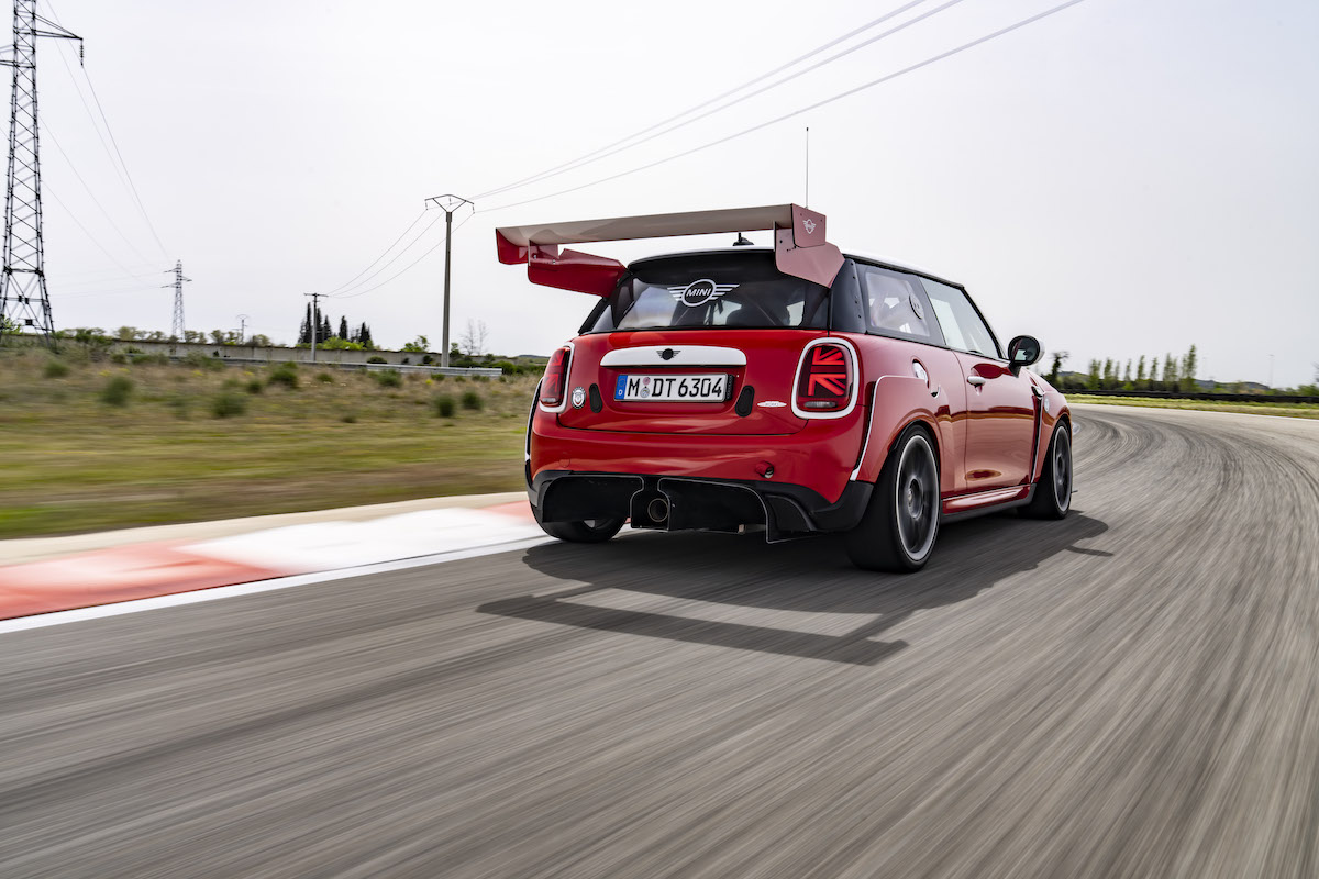 MINI John Cooper Works, pronta per la  mitica 24 ore del  Nürburgring