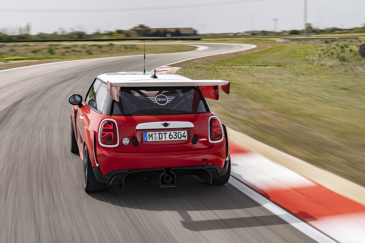 MINI John Cooper Works, pronta per la  mitica 24 ore del  Nürburgring