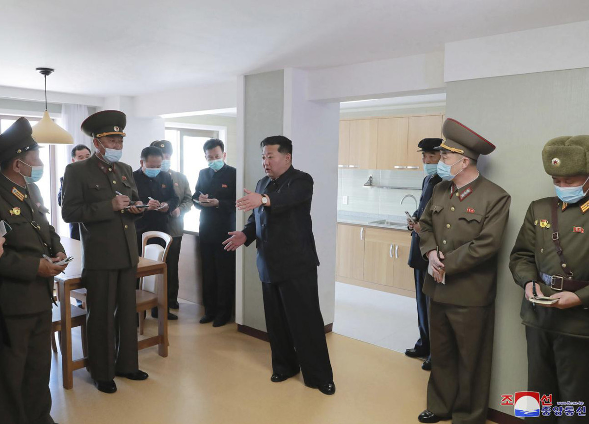 Corea del Nord, lanciato missile non identificato. Kim Jong Un vuole la guerra Corea del Nord, lanciato missile non identificato. Kim Jong Un vuole la guerra