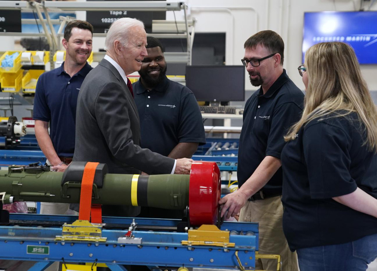 Guerra, Biden: “Più armi subito. Dobbiamo mettere in ridicolo esercito russo” Guerra, Biden: “Più armi subito. Dobbiamo mettere in ridicolo esercito russo”