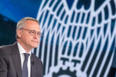 Confindustria, stoccata di Bonomi a Draghi: “Il bonus da 200 euro è un errore”