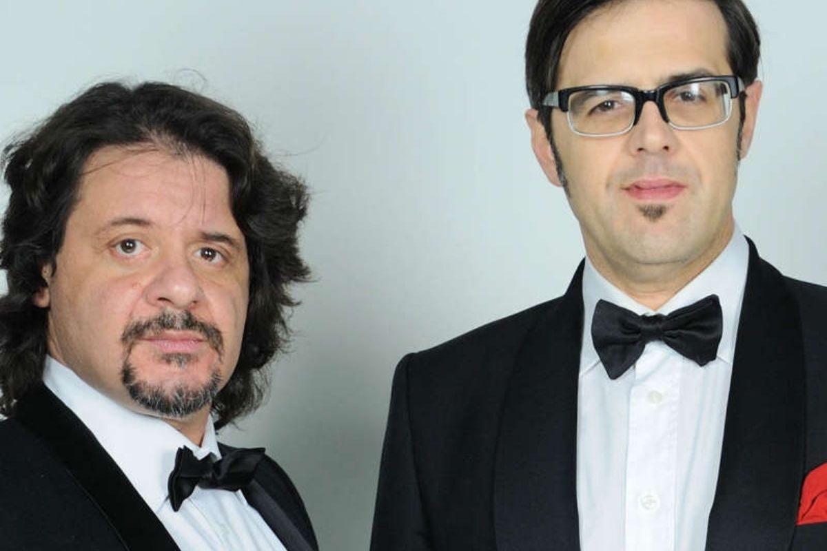 Lillo e Greg, surreali e irresistibili. Il best of del duo sbarca a Ostia Lillo e Greg, surreali e irresistibili. Il best of del duo sbarca a Ostia