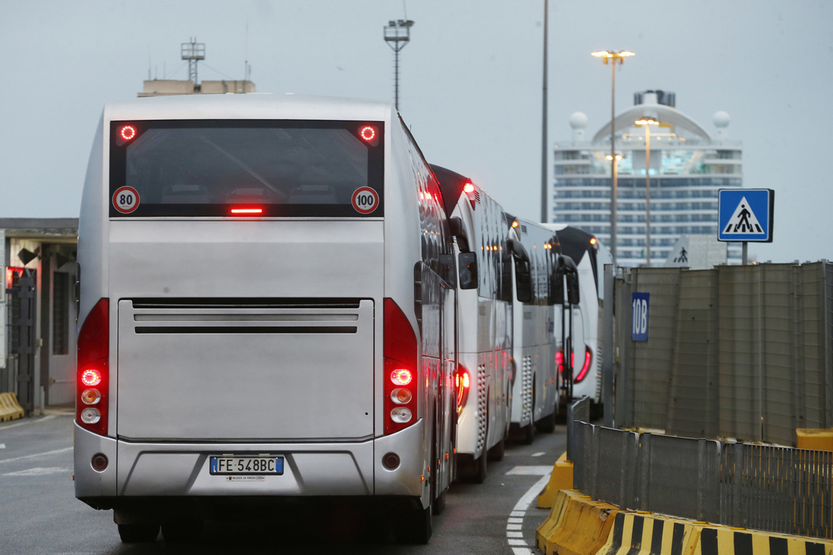 Turismo, la beffa: via nave a Civitavecchia, un calvario per arrivare a Roma