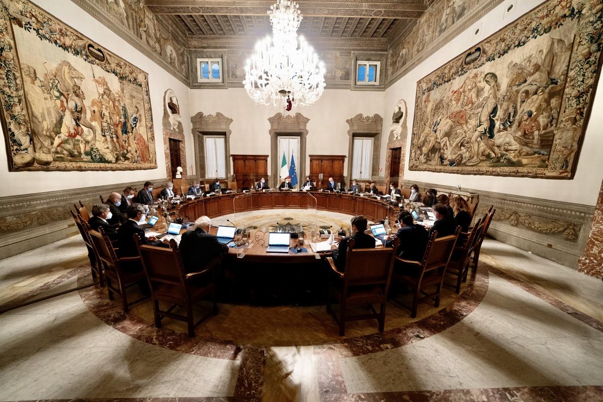 Dl Aiuti, bonus di 60 euro per trasporti: i 200 euro estesi pure agli autonomi Dl Aiuti, bonus di 60 euro per trasporti: i 200 euro estesi pure agli autonomi