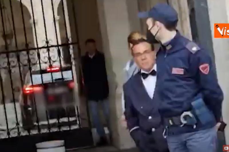 Zuckerberg a Palazzo Chigi (VIDEO), Colao porta il patron di Fb da Draghi Zuckerberg a Palazzo Chigi (VIDEO), Colao porta il patron di Fb da Draghi