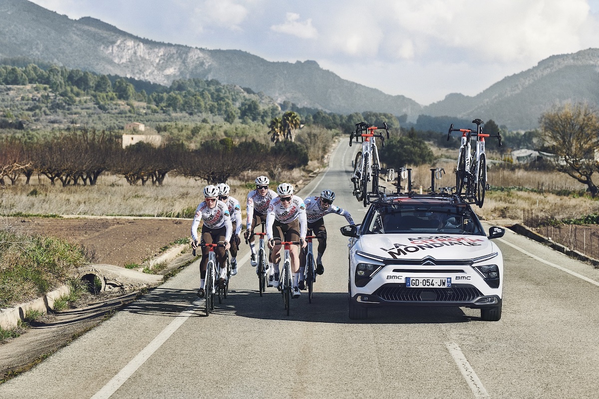 AG2R Citroën Team scalda i muscoli per affrontare il “Il Giro d’Italia” AG2R Citroën Team scalda i muscoli per affrontare il “Il Giro d’Italia”