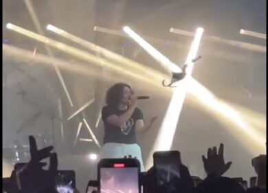 Madame live a Milano, lanci di reggiseni sul palco. VIDEO