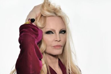 La provocante Patty Pravo a Montalto. Data zero del tour “Minaccia Bionda”