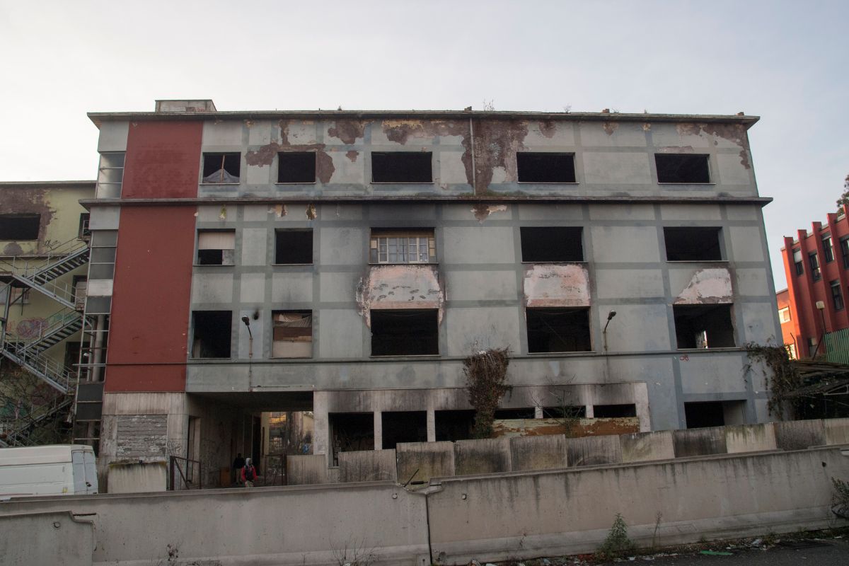 Roma, sgomberata l’ex fabbrica di Penicillina. Era abitata da 30 senzatetto