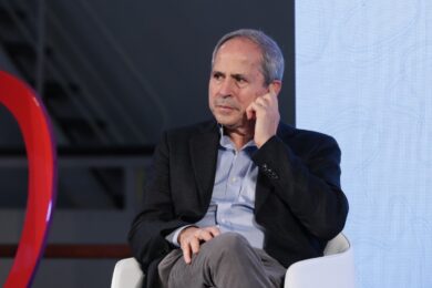 Covid, Crisanti: “Verso 50-60mila morti l’anno: gli obblighi non servono”