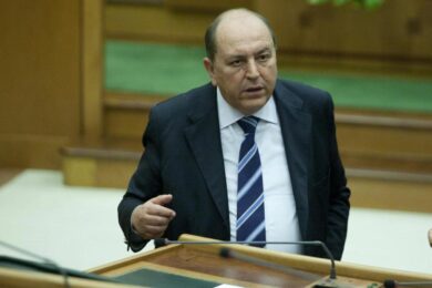 Elezioni Rieti, “boia chi molla” al comizio. Polemica sul sindaco uscente (Fi)