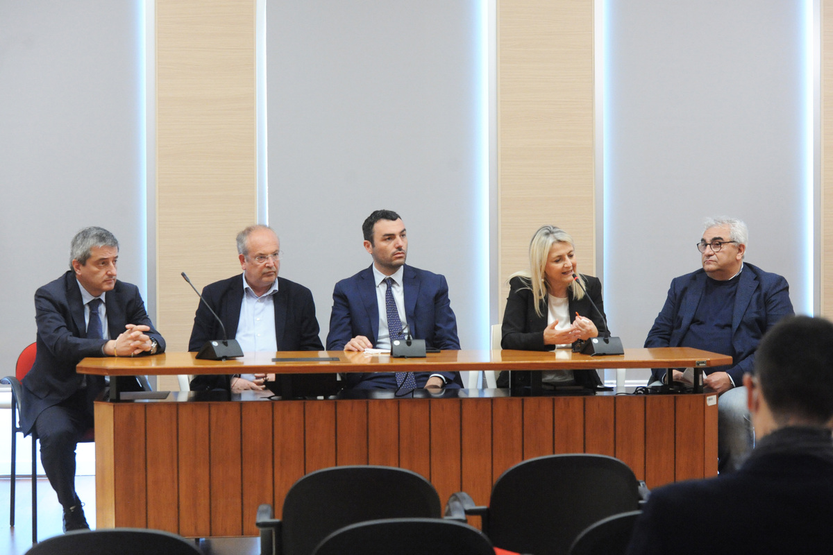 Brindisi, prima comunità energetica: 350 famiglie risparmieranno in bolletta Brindisi, prima comunità energetica: 350 famiglie risparmieranno in bolletta