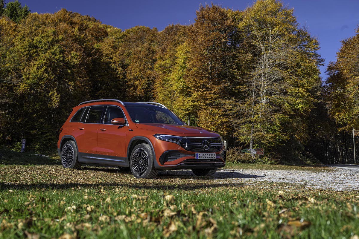 Mercedes EQB: la ricarica in modo semplice e comodo, a casa e in viaggio. Mercedes EQB: la ricarica in modo semplice e comodo, a casa e in viaggio.