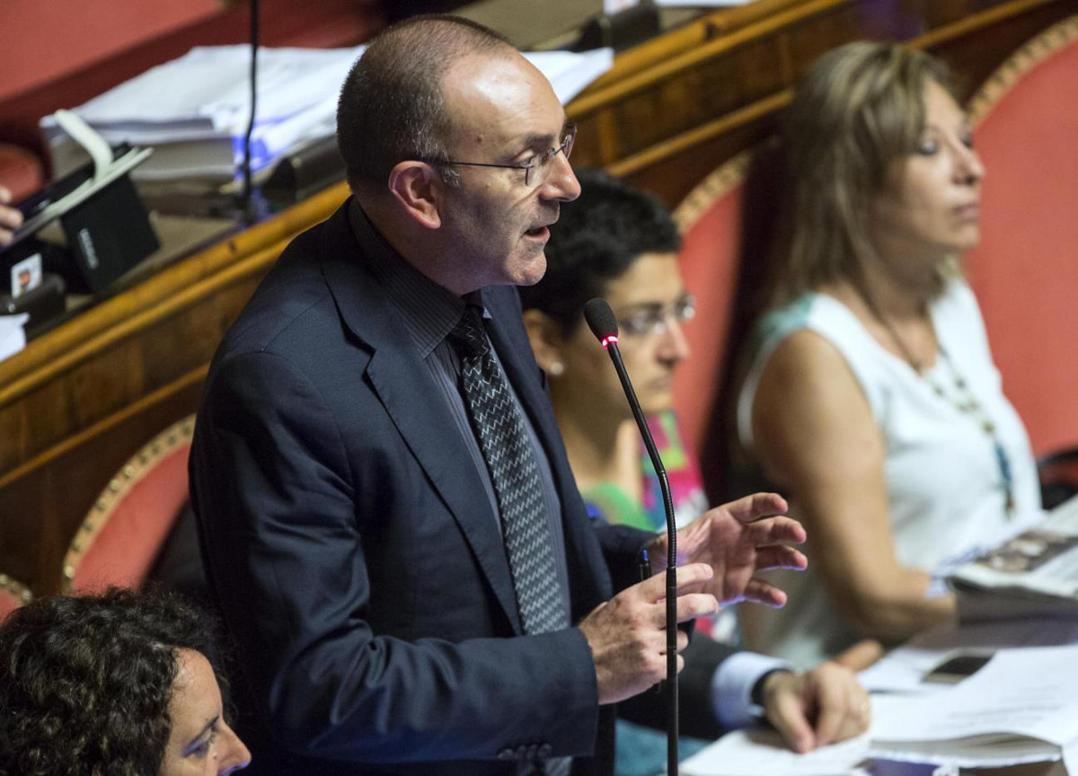 M5s, Petrocelli: “Il governo di Kiev legittima i nazisti. Io non mi dimetto” M5s, Petrocelli: “Il governo di Kiev legittima i nazisti. Io non mi dimetto”
