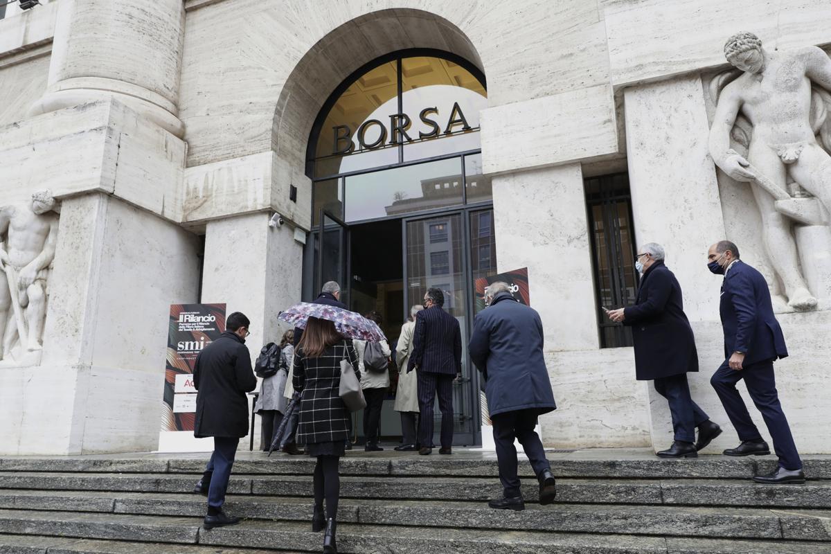 Borsa, lunedì ad alta tensione: Milano chiude a -2,7%. Crolla l’energia Borsa, lunedì ad alta tensione: Milano chiude a -2,7%. Crolla l’energia