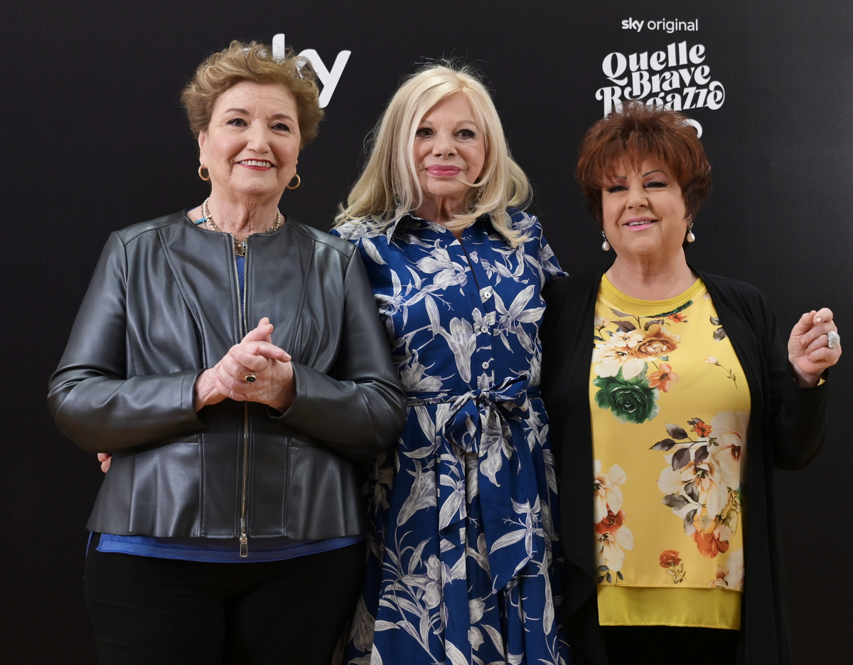 Quelle Brave Ragazze con Maionchi Milo Berti insieme in tv su SKY Quelle Brave Ragazze con Maionchi Milo Berti insieme in tv su SKY