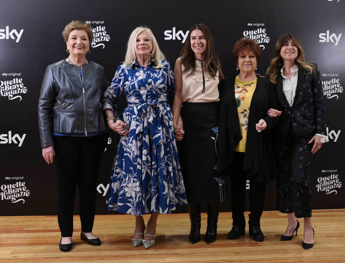 Quelle Brave Ragazze con Maionchi Milo Berti insieme in tv su SKY Quelle Brave Ragazze con Maionchi Milo Berti insieme in tv su SKY