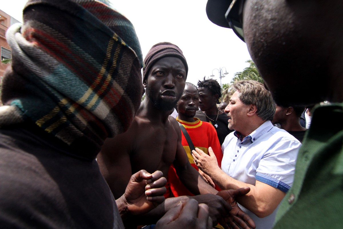 Reddito emergenza, immigrati intascano 200 mila euro: beccati 101 illeciti Reddito emergenza, immigrati intascano 200 mila euro: beccati 101 illeciti