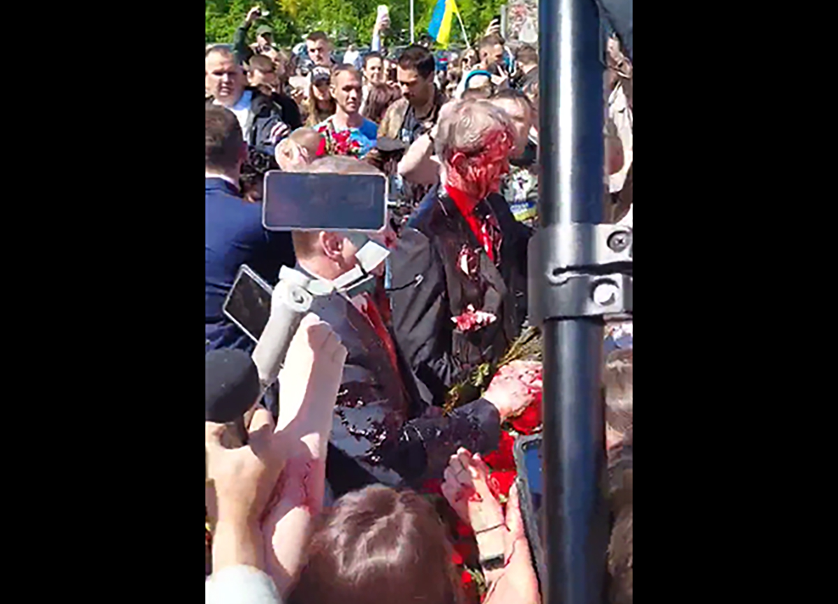 Polonia, vernice rossa sull’ambasciatore russo a Varsavia. VIDEO Polonia, vernice rossa sull’ambasciatore russo a Varsavia. VIDEO