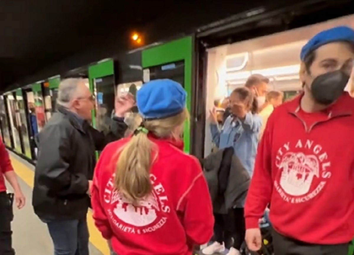 Milano, borseggiatrici nella metro: 9mila firme per dire “basta”. VIDEO Milano, borseggiatrici nella metro: 9mila firme per dire “basta”. VIDEO