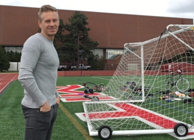 “Putin ha già vinto”. Orsini spopola in teatro, in platea anche Di Battista