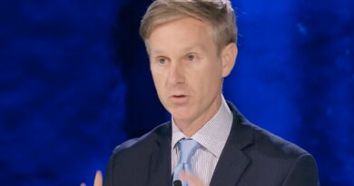 Orsini replica a Myrta Merlino: è scontro sulle competenze del prof