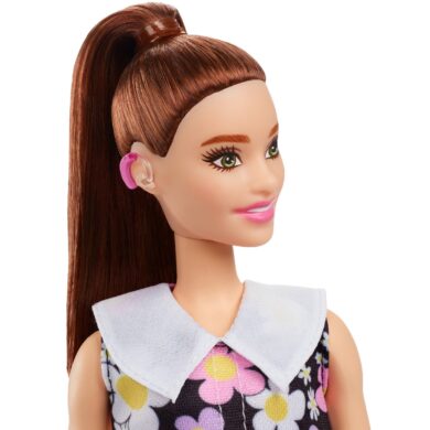 Barbie, arriva la prima bambola con apparecchio acustico
