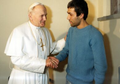 La7, su Atlantide l’intervista all’uomo che sparò al Papa: le anticipazioni