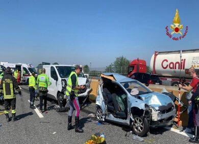 Scontro furgone-auto sull’A4 all’altezza di Milano, 4 morti