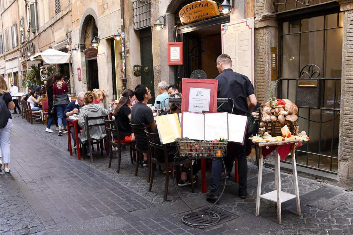 Dehors, Andrea Alemanni: “Basta chiacchiere, giro di vite e controlli serrati”