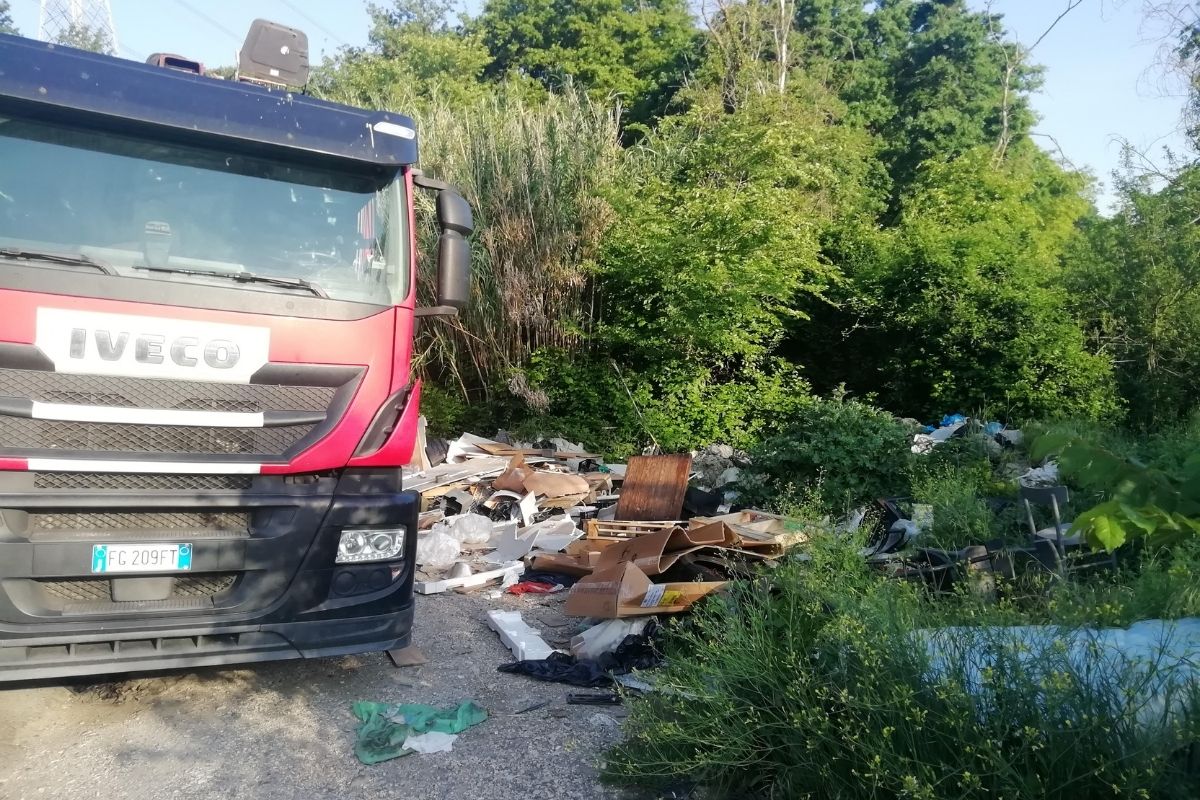 Ama cancella la vergogna Marcigliana: trovati 330 mq di rifiuti Ama cancella la vergogna Marcigliana: trovati 330 mq di rifiuti
