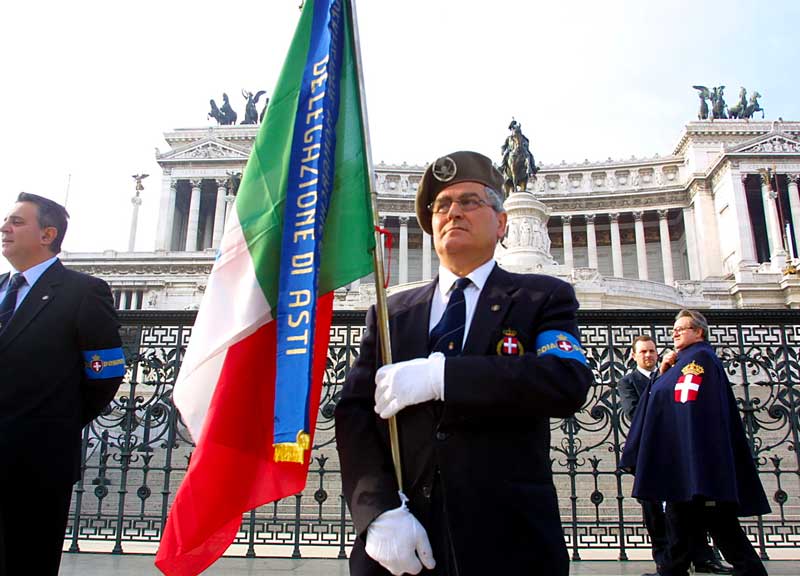 Meloni nel mirino dei Monarchici: “Si scordi la Repubblica Presidenziale”