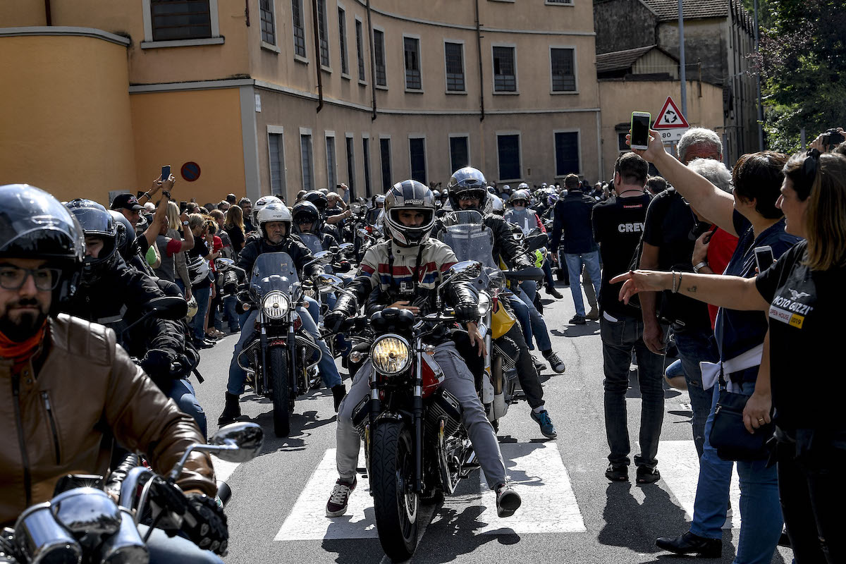 A Mandello del Lario motori accesi per festeggiare i 100 anni di Moto Guzzi