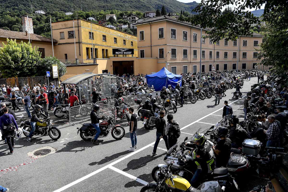 A Mandello del Lario motori accesi per festeggiare i 100 anni di Moto Guzzi