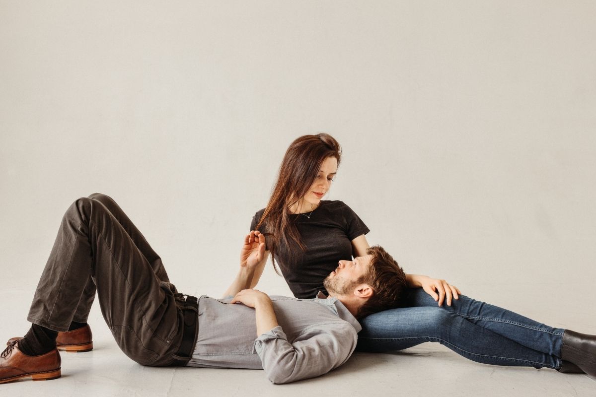 Amore, passione e viaggi nel tempo: al Teatro Belli sbarca Constellations