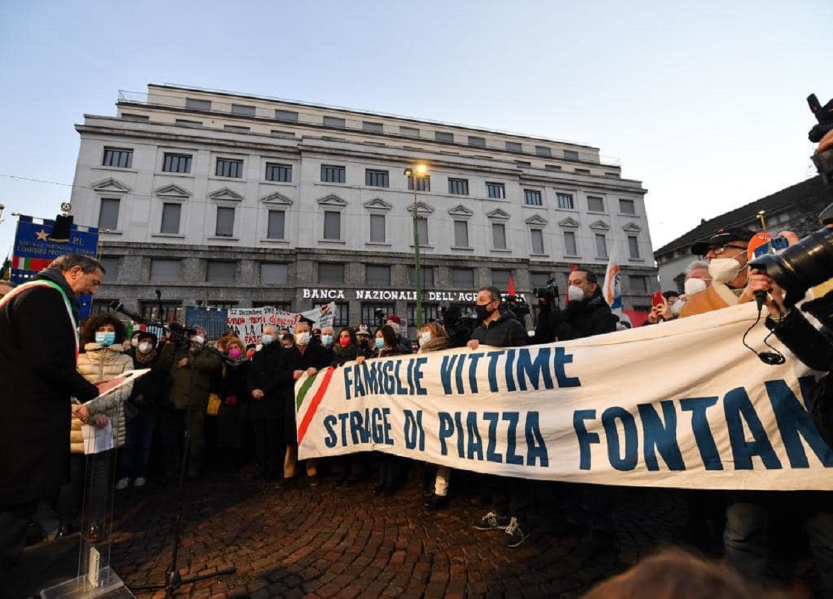 Un monumento in Piazza Fontana per le vittime delle stragi dimenticate Un monumento in Piazza Fontana per le vittime delle stragi dimenticate