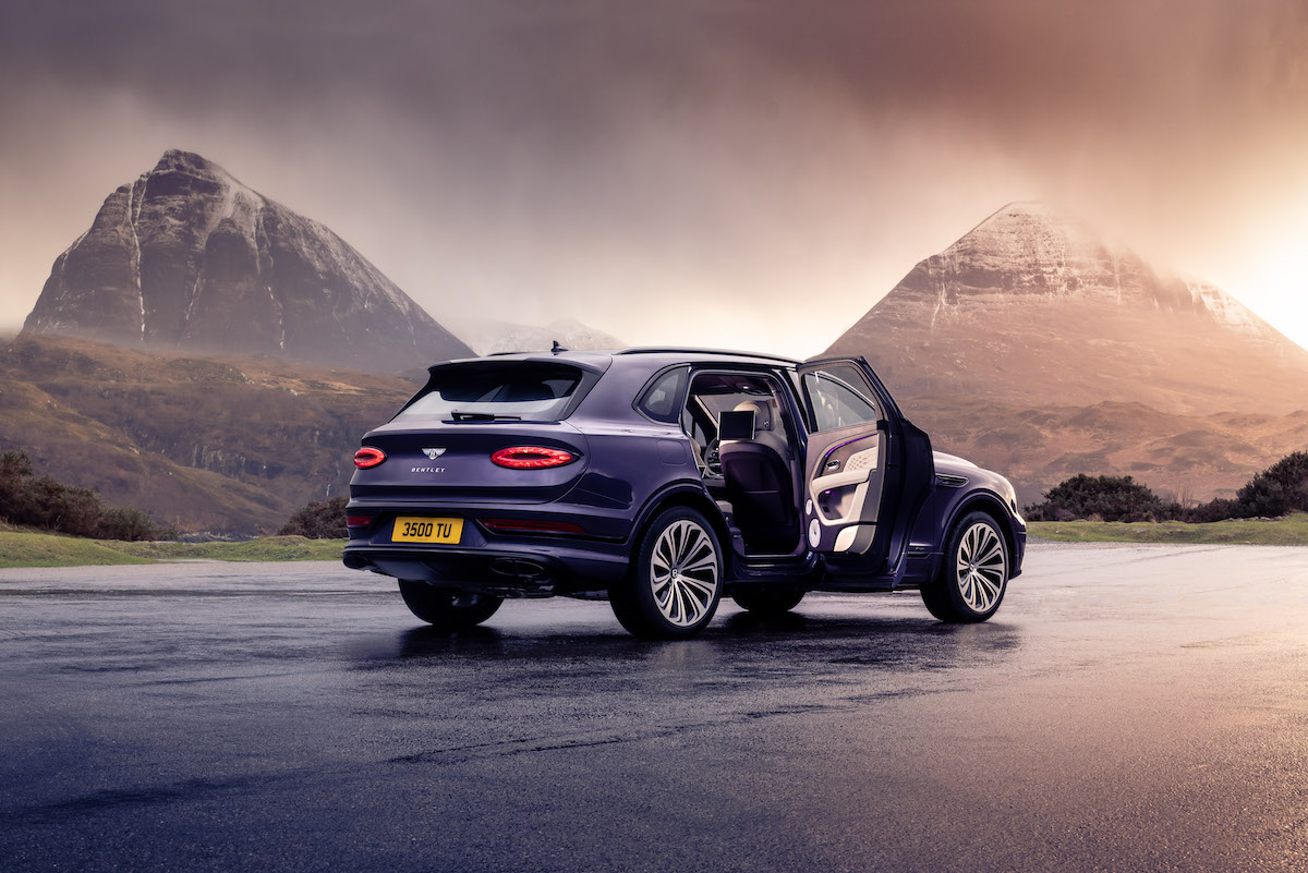 Bentley Bentayga EWB: cresce il passo e aumenta il benessere