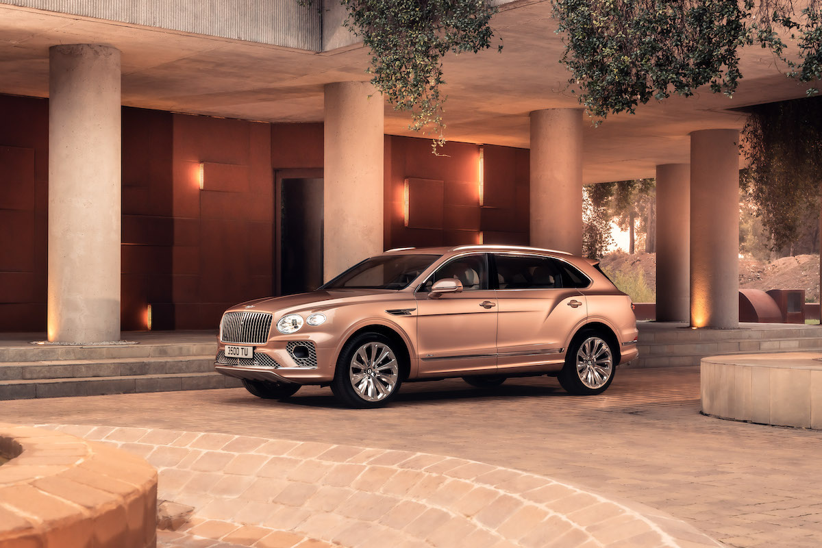 Bentley Bentayga EWB: cresce il passo e aumenta il benessere