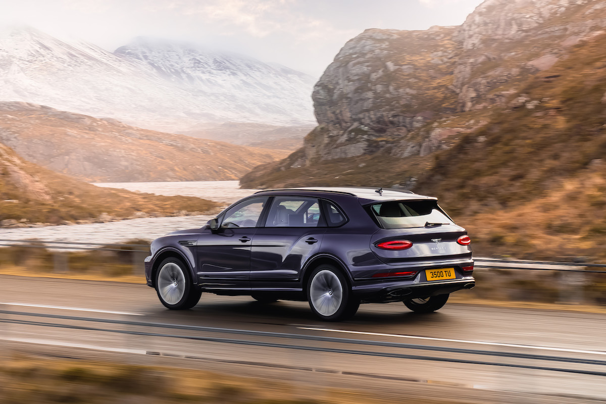Bentley Bentayga EWB: cresce il passo e aumenta il benessere