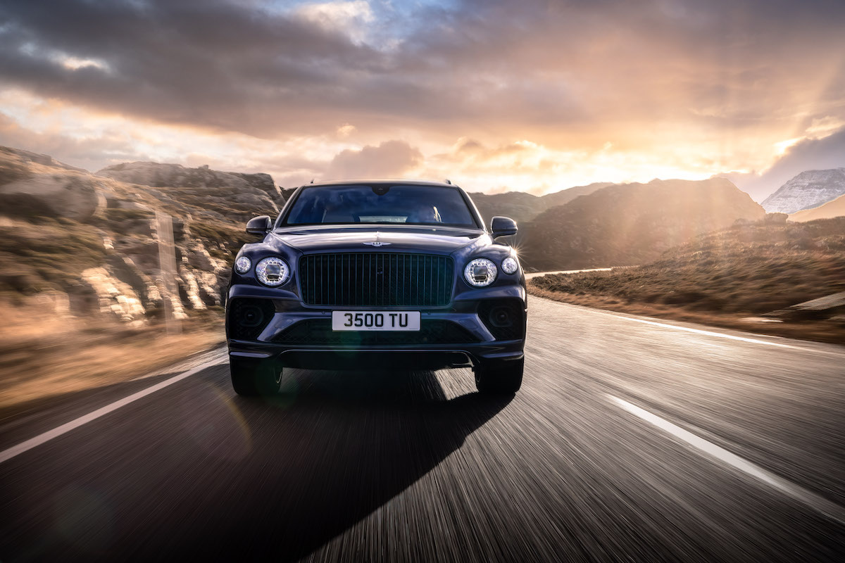 Bentley Bentayga EWB: cresce il passo e aumenta il benessere
