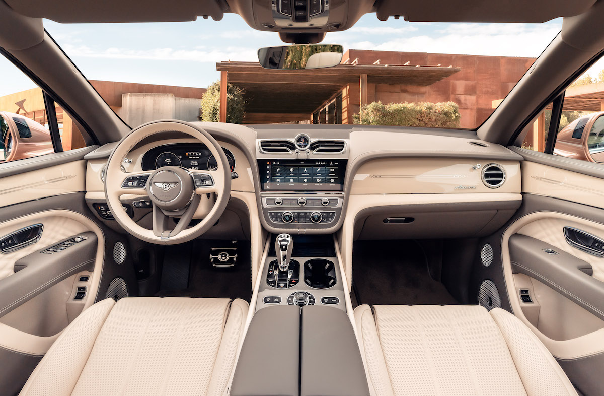 Bentley Bentayga EWB: cresce il passo e aumenta il benessere