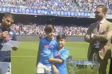 Lorenzo Insigne in lacrime per l’addio al Napoli dopo 13 anni. VIDEO