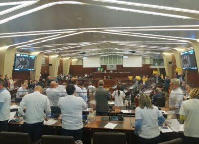 Caso camici, flash mob Lega pro Fontana: “Ora le scuse”. FOTO