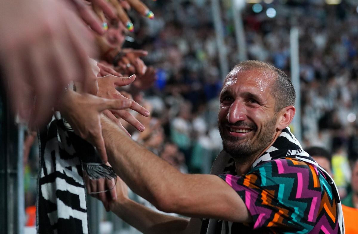 Galleria foto 'Chiellini: dopo le lacrime, le scelte: calciatore negli USA o dirigente Juve?' - foto 1