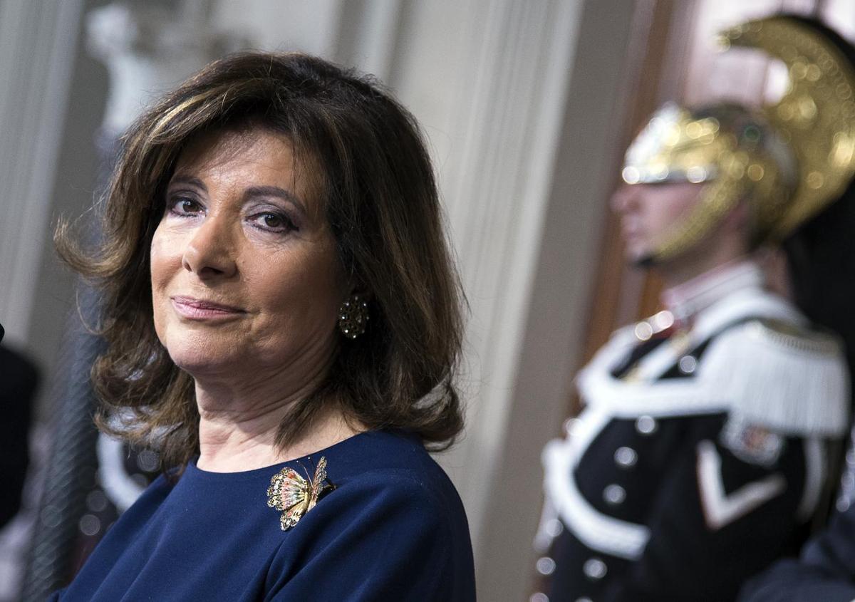 “Sta facendo la pazza per passare con Meloni”. Casellati verso l’uscita da Fi