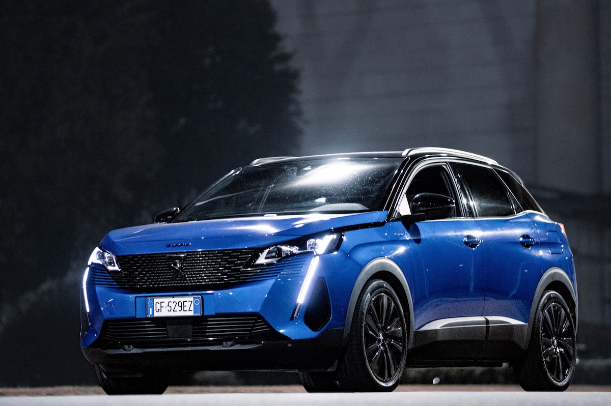 Incentivi auto 2022: Stellantis guida la transizione zero emissioni  in Italia