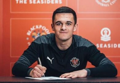 Calcio, il 17enne Jake Daniels fa coming out: “Stanco di mentire, sono gay”