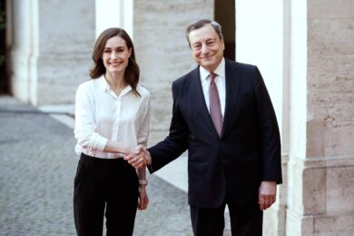 Russia, Mosca espelle 24 diplomatici italiani. Draghi: “Avanti Finlandia-Nato”