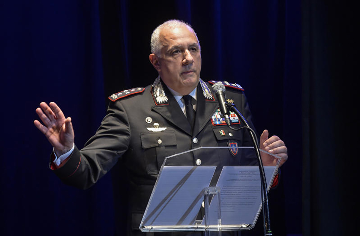 Galleria foto 'Sondaggio: gli italiani si fidano solo di Quirinale, Cei e Carabinieri' - foto 1